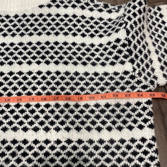 Ann Taylor thick turtle neck sweater - Picture 6 of 7